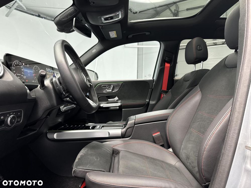 Mercedes-Benz GLB - 13