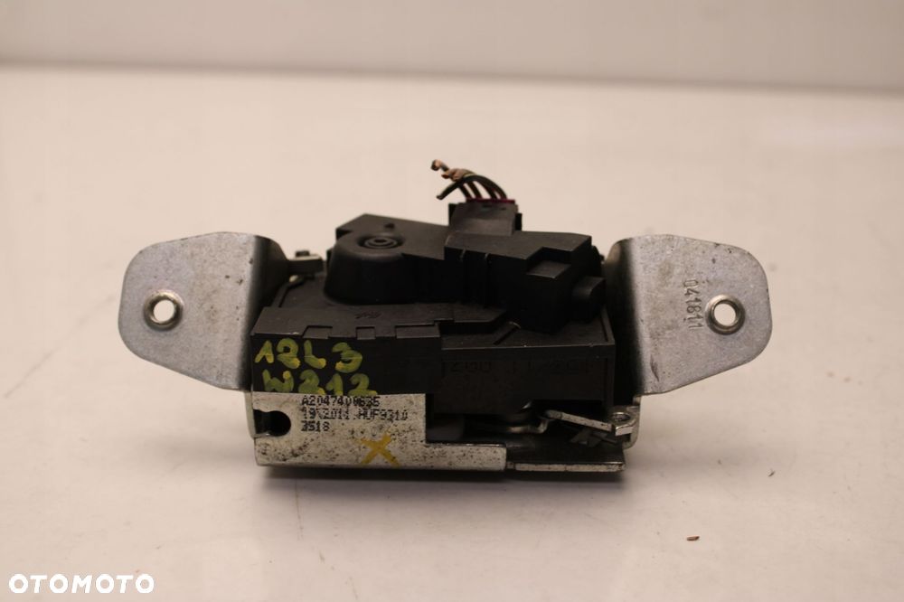 mercedes w212 09r- zamek klapy bagażnika tył tylny kombi  a2047400635 - 1