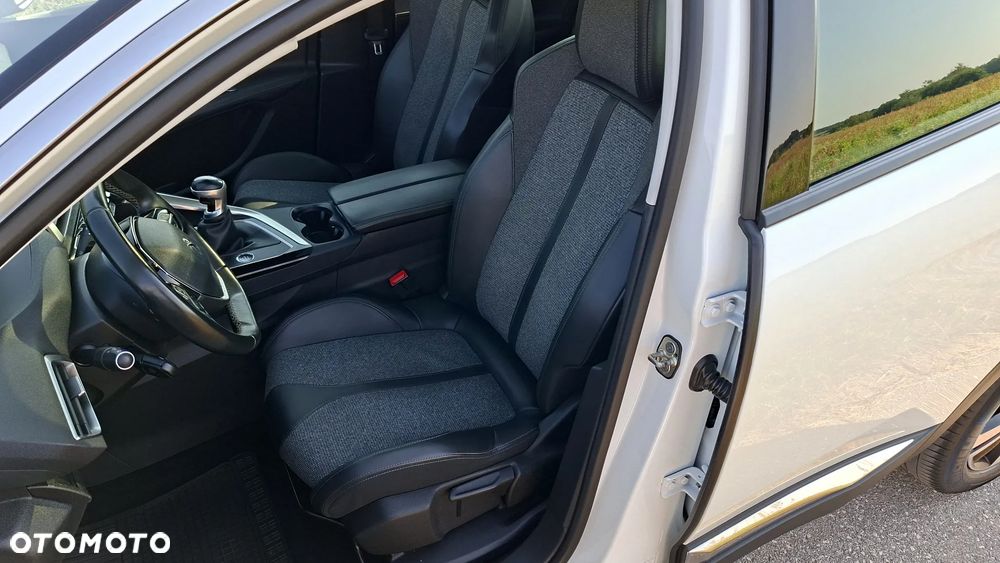 Peugeot 3008 1.5 BlueHDi GT S&S - 27