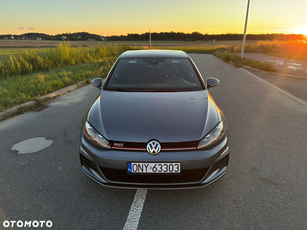 Volkswagen Golf - 8