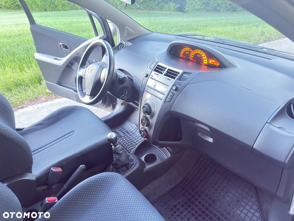 Toyota Yaris 1.33 2010 - 15
