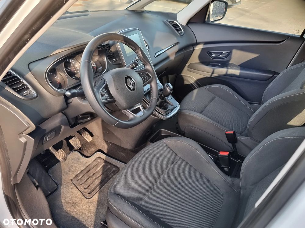 Renault Grand Scenic - 11