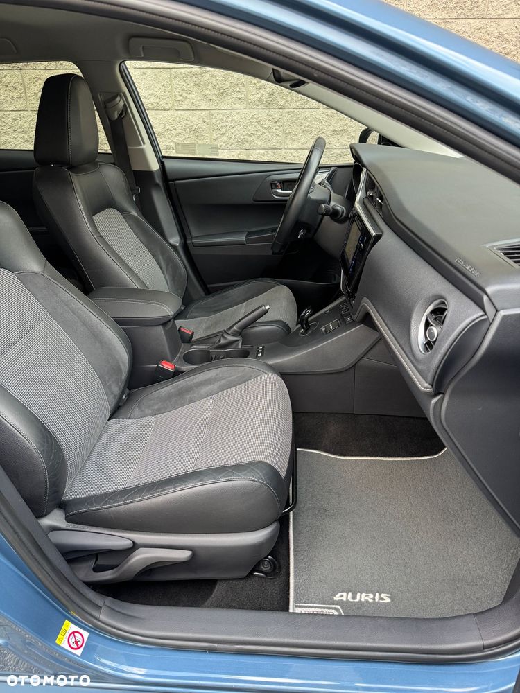 Toyota Auris Hybrid 135 Prestige - 13