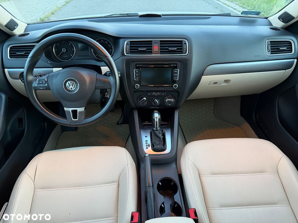 Volkswagen Jetta 2.0 TDI DSG Highline - 21