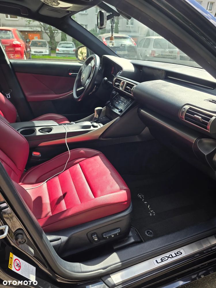 Lexus IS 300h F Sport - 8