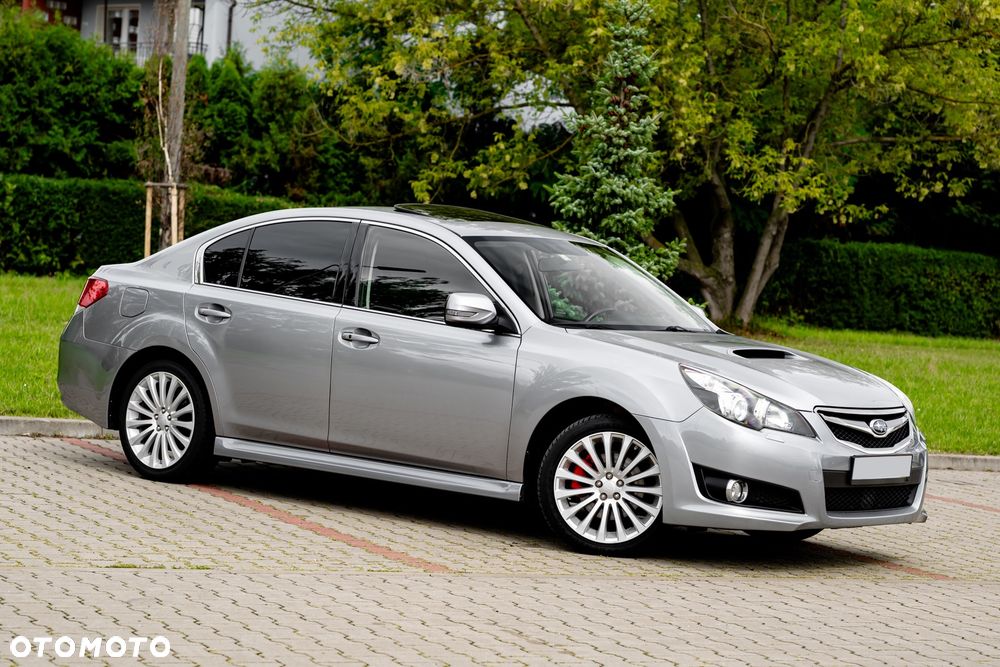 Subaru Legacy 2.5i GT - 12