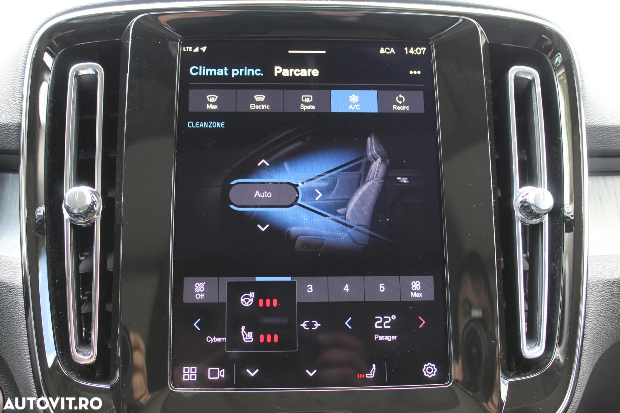 Volvo XC 40 B3 AT FWD MHEV Plus Dark - 23