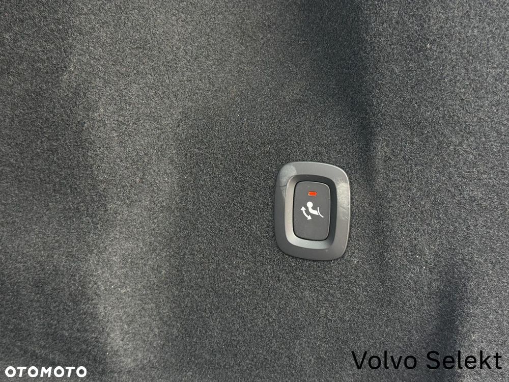 Volvo XC 60 B5 B AWD Plus Dark - 28