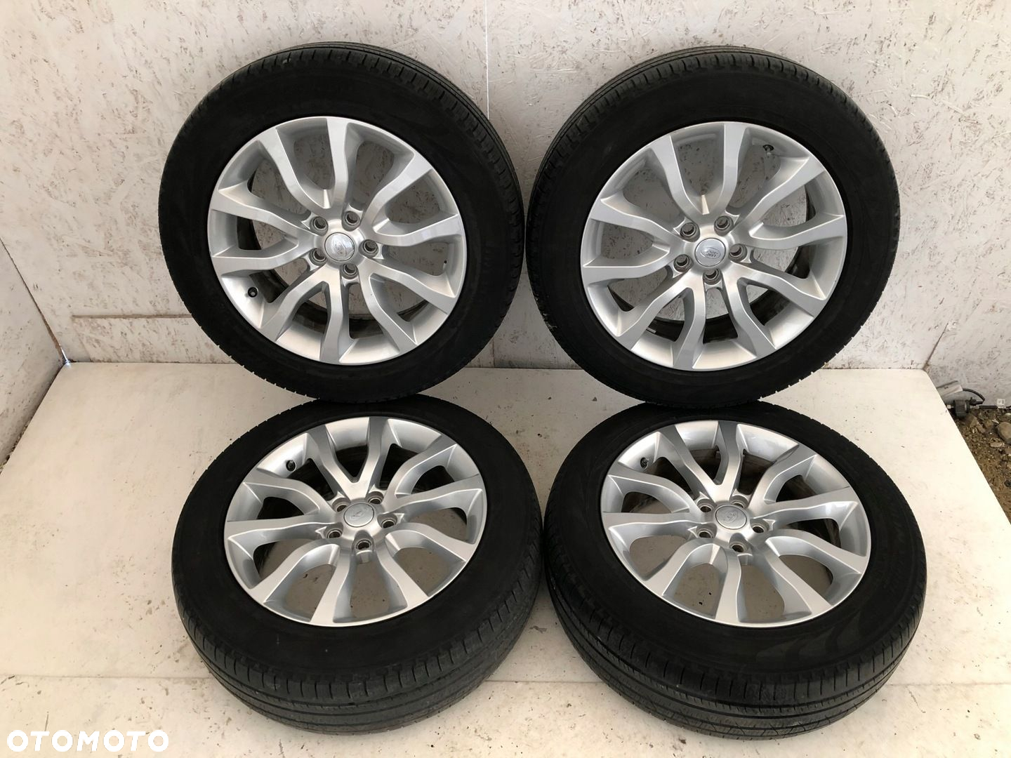 RANGE ROVER KOŁA ALUFELGI 255/55 R20 PIRELLI - 2