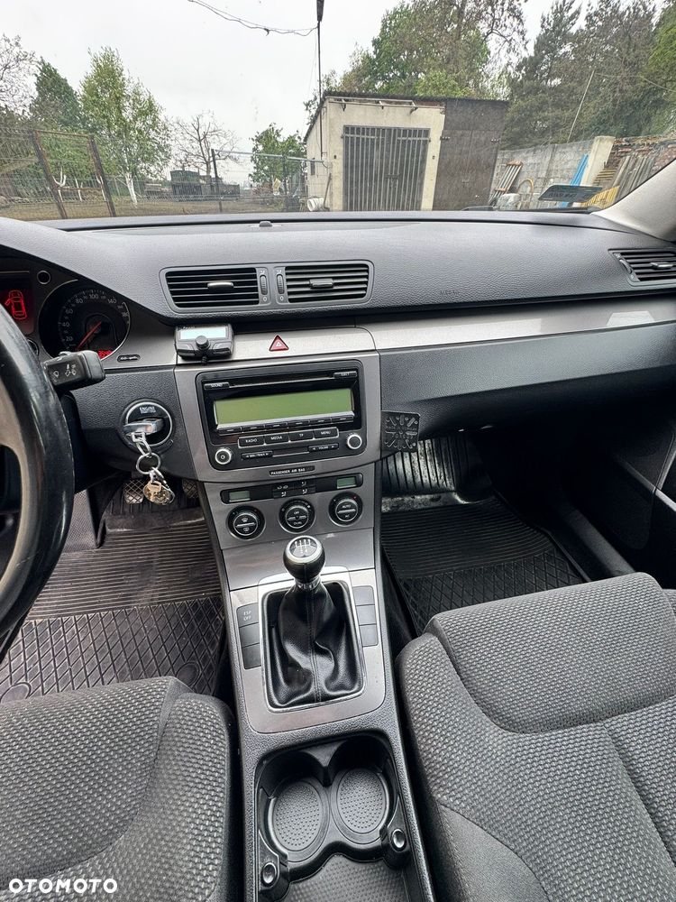 Volkswagen Passat 1.9 TDI Sportline - 18