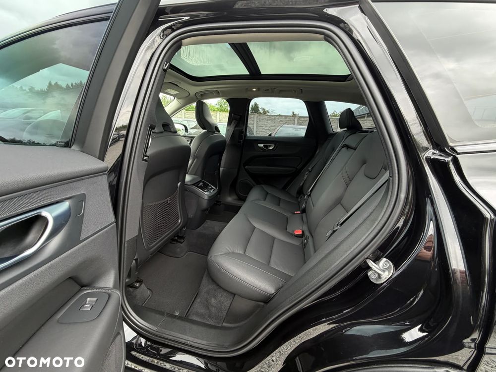Volvo XC 60 B4 D AWD Ultimate Dark - 28