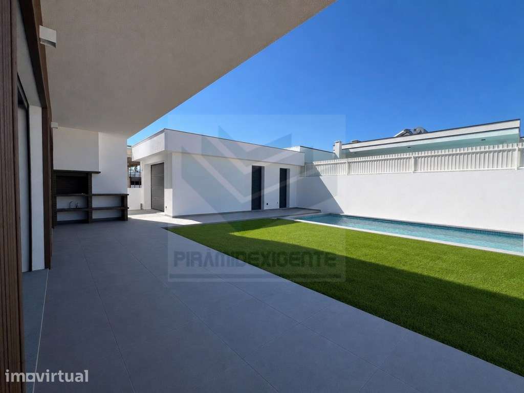 Moradia Isolada, Piscina, Garagem, Jardim Amplo, Azeitão - Grande imagem: 2/24