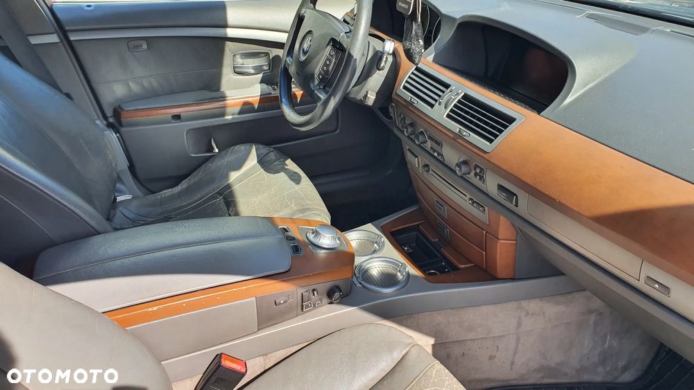 BMW Seria 7 735i - 30