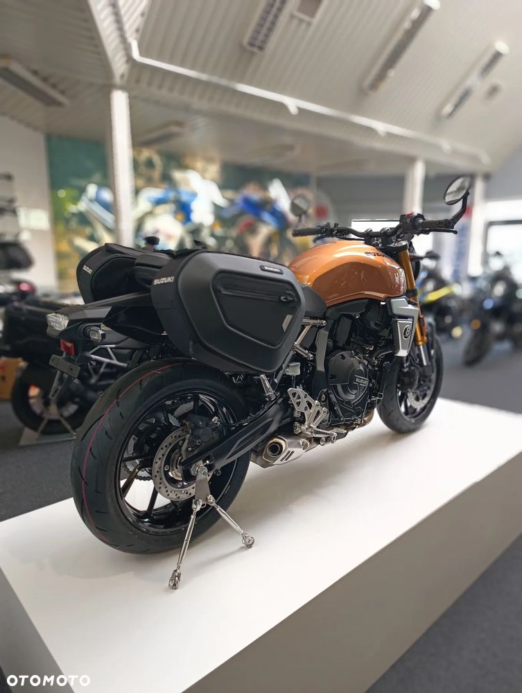 Suzuki T - 6