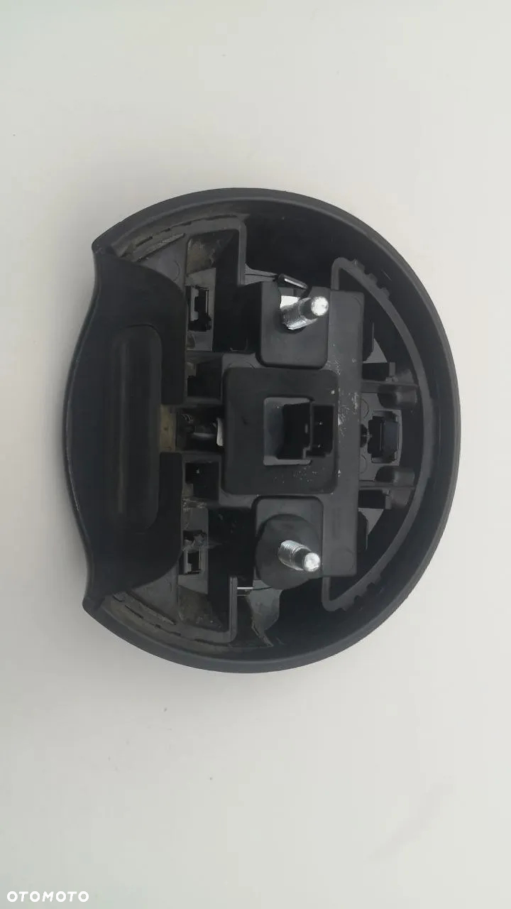 KLAMKA PRZYCISK KLAPY TYŁ TYLNEJ EMBLEMAT G6F 95368785 OPEL KARL 5D 14-19 - 2