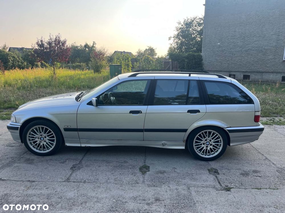BMW Seria 3 318i - 2
