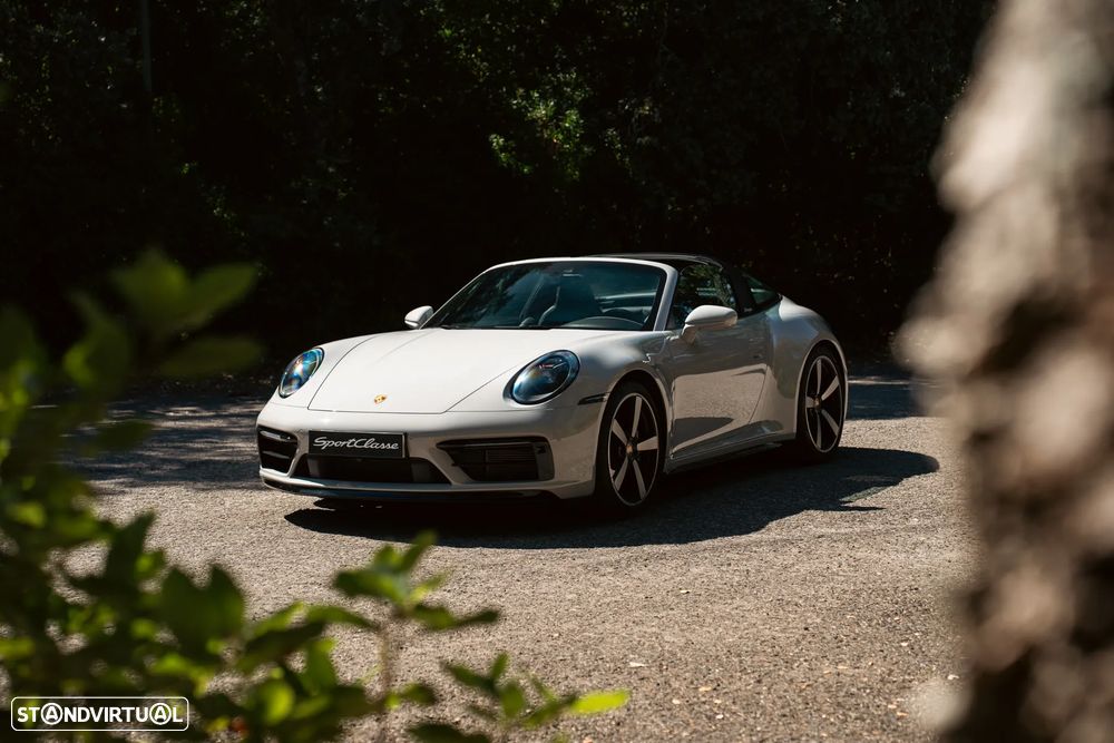 Porsche 911 (992) - 11