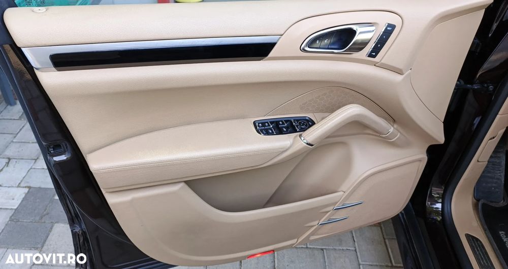 Porsche Cayenne 3.0 L - 25
