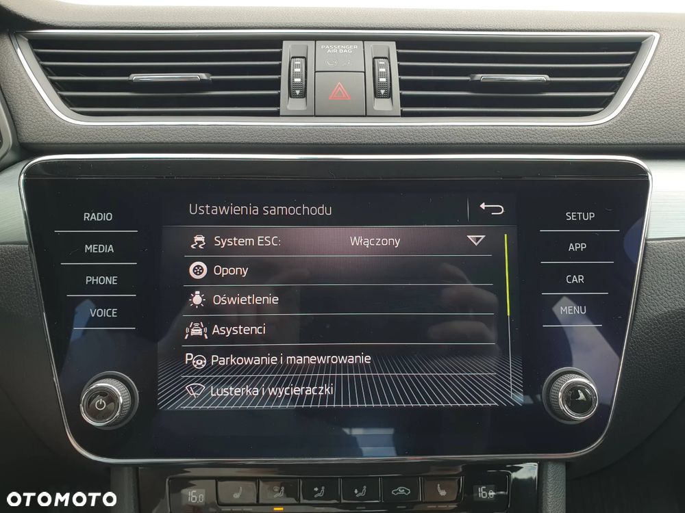 Skoda Superb 2.0 TDI Ambition DSG - 25