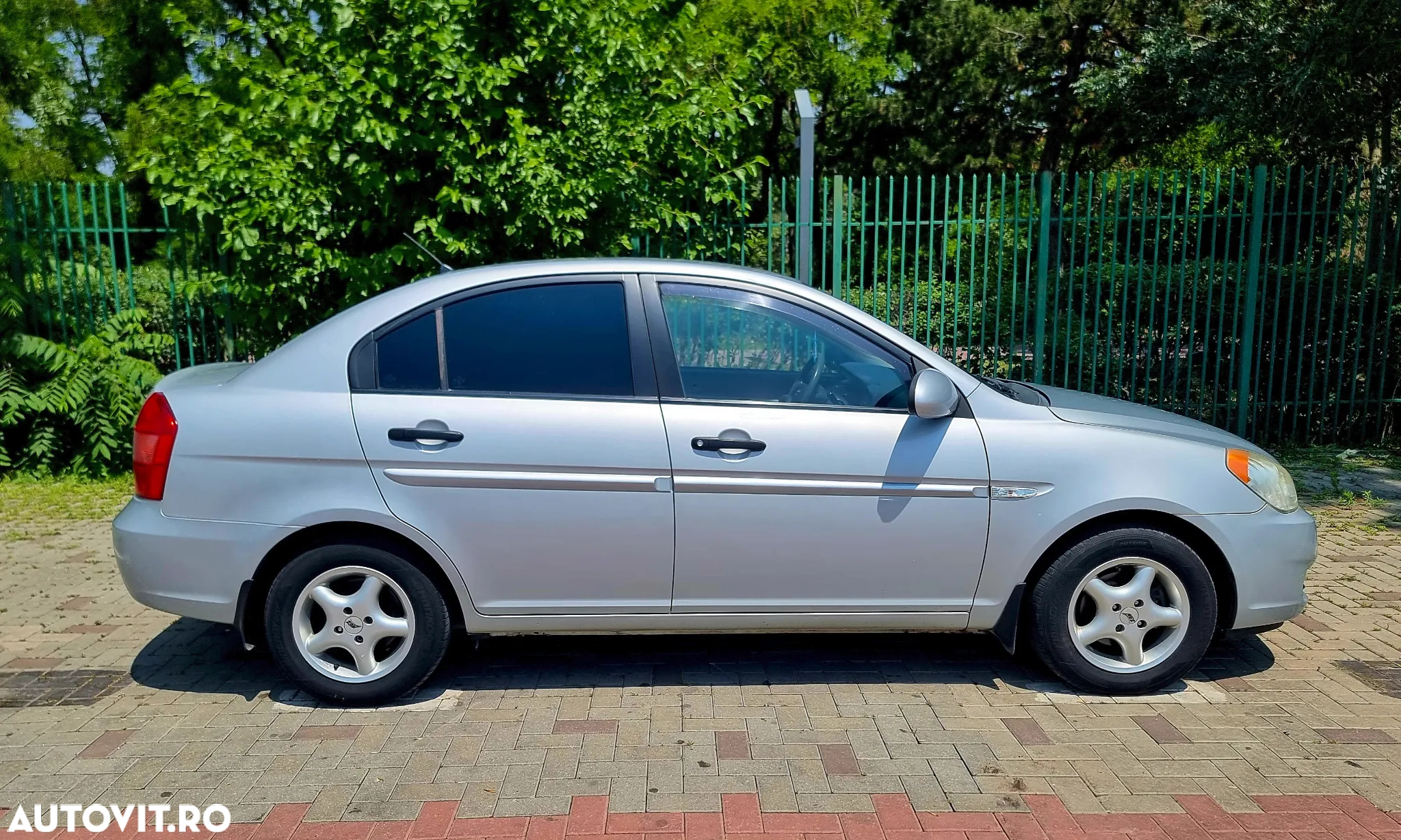 Hyundai Accent - 2