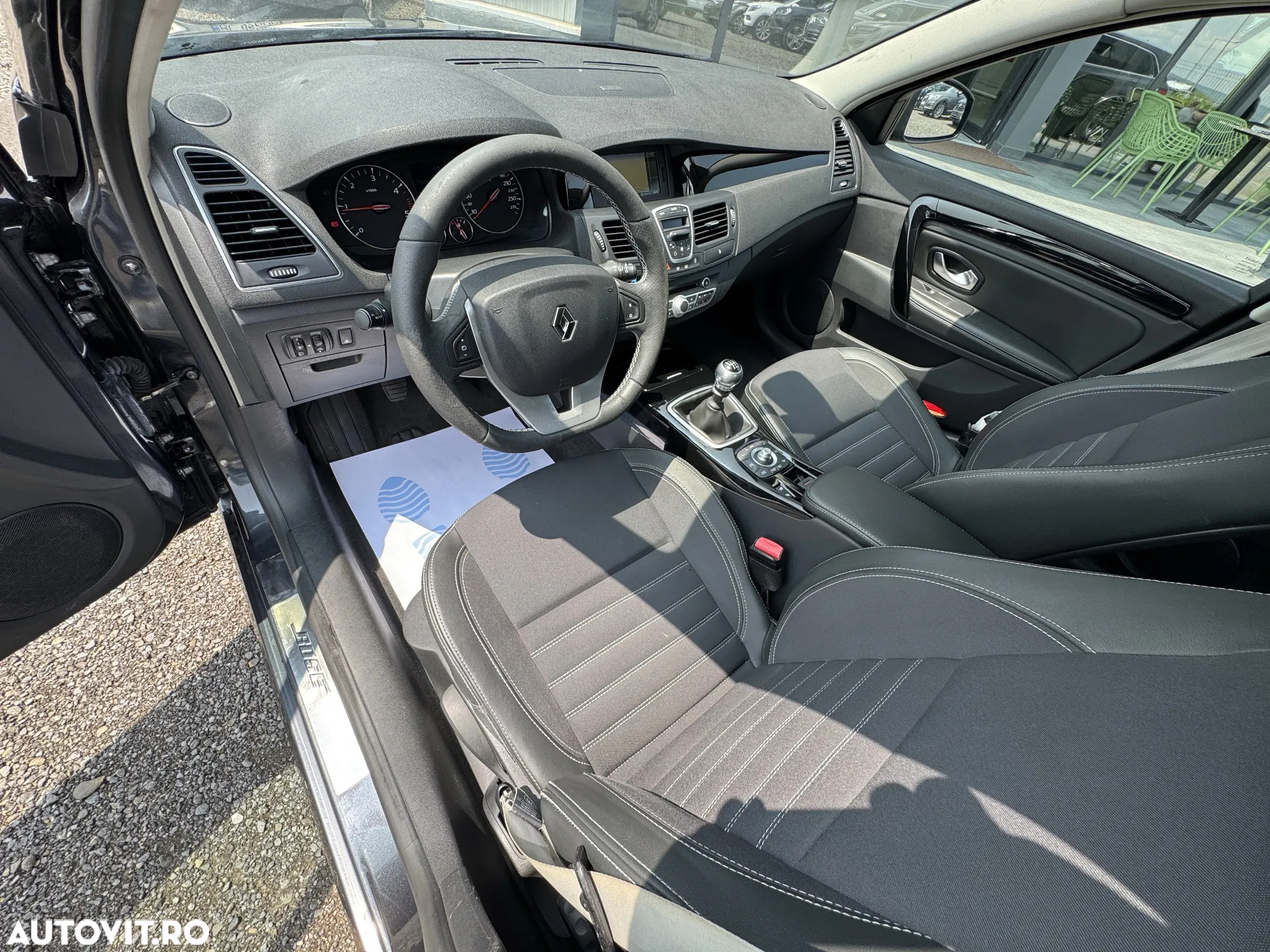 Renault Laguna dCi 110 FAP Bose Edition - 14