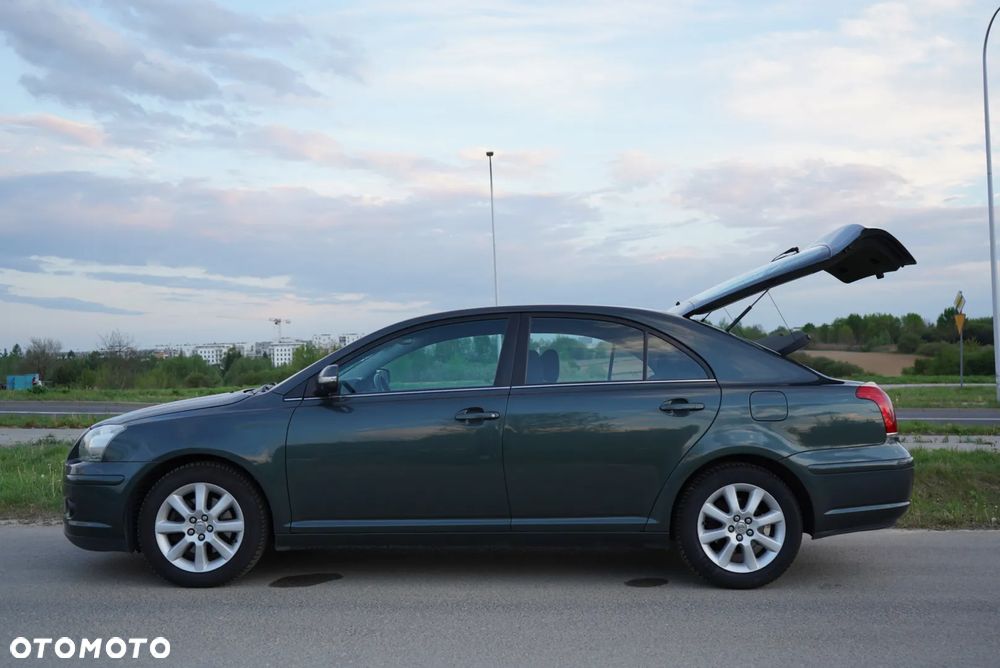 Toyota Avensis 2.0 D-4D Sol Premium - 9