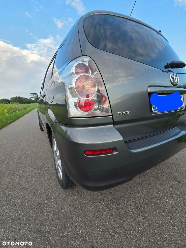 Toyota Corolla Verso - 3