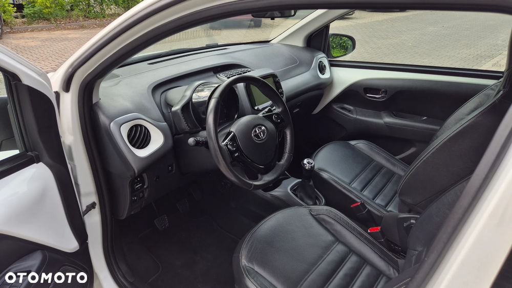 Toyota Aygo x-clusiv - 12