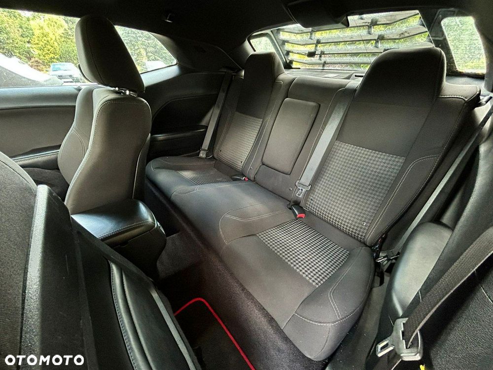 Dodge Challenger - 12