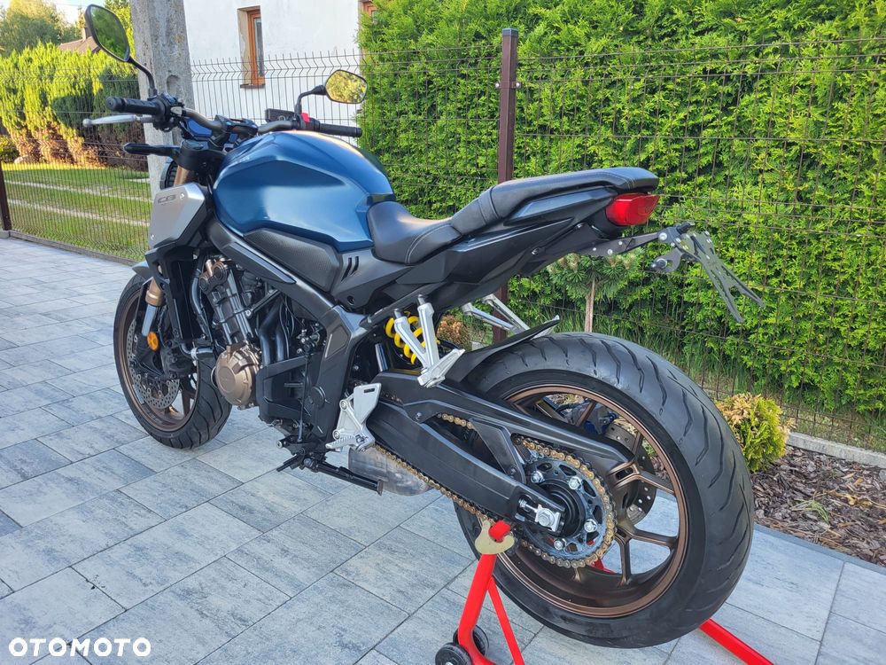 Honda CB - 12