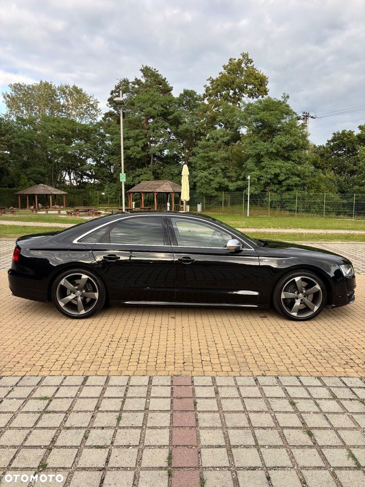 Audi S8 - 8