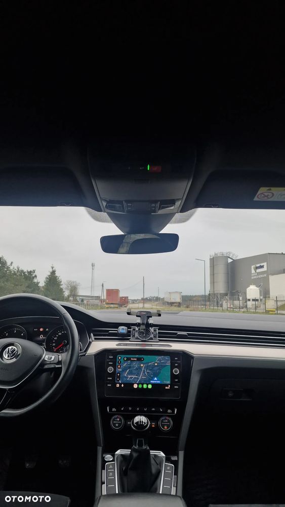 Volkswagen Passat 2.0 TDI SCR Highline - 9