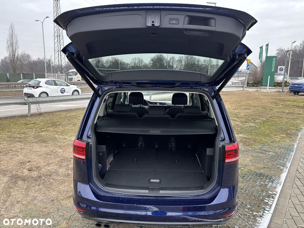 Volkswagen Touran - 25