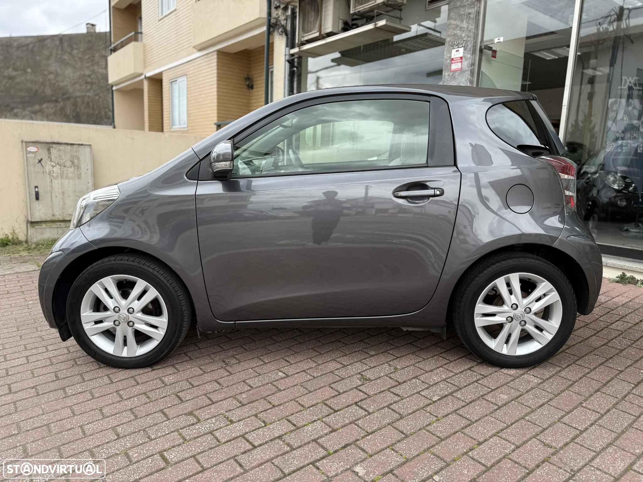Toyota iQ 1.33 VVT-i 2 EP+NAVI+Bluetooth - 3