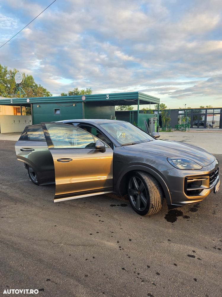 Porsche Cayenne Coupe E-Hybrid - 8