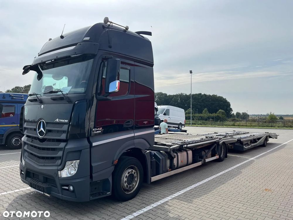 Mercedes-Benz Actros - 3