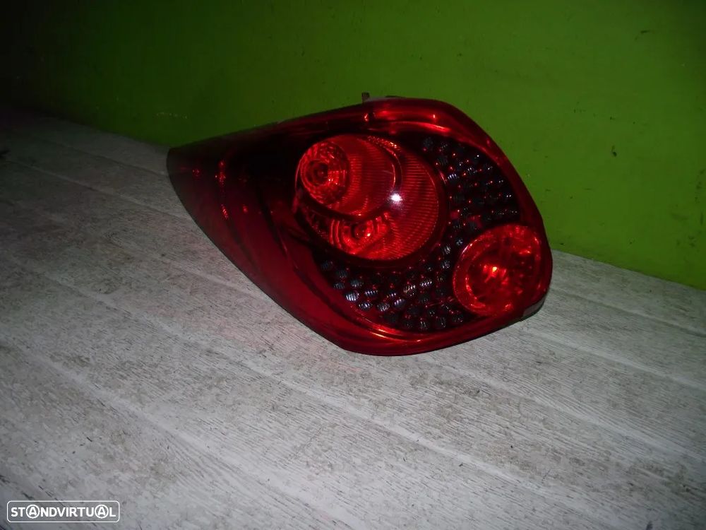 Farolim Trás Esquerdo Peugeot 207 Sw - 2007 / 2010 - 2