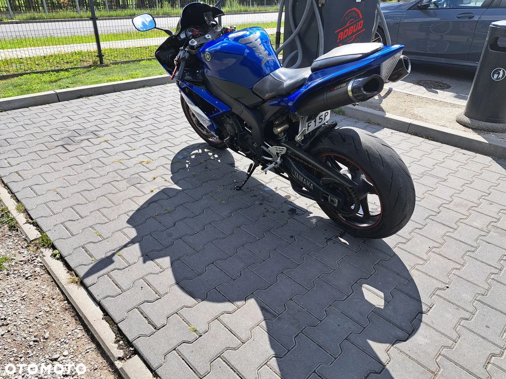 Yamaha R1 - 4