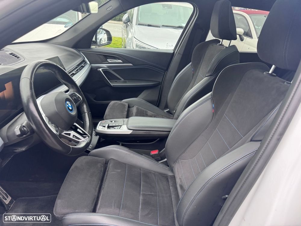 BMW iX1 xDrive30 M Sport Pack - 11