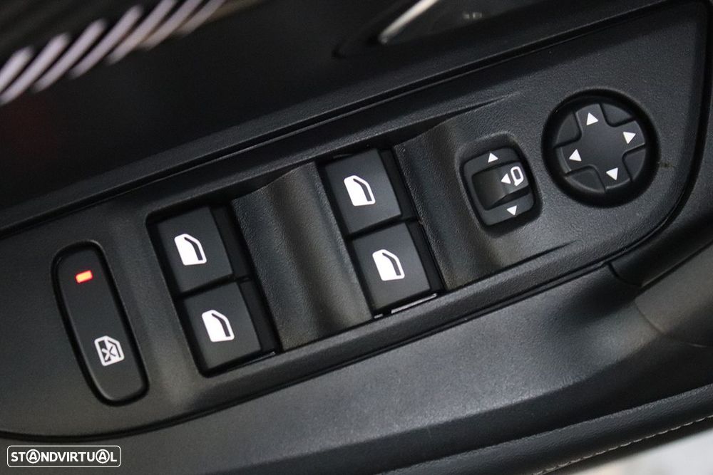 Peugeot 2008 1.2 PureTech Allure - 20