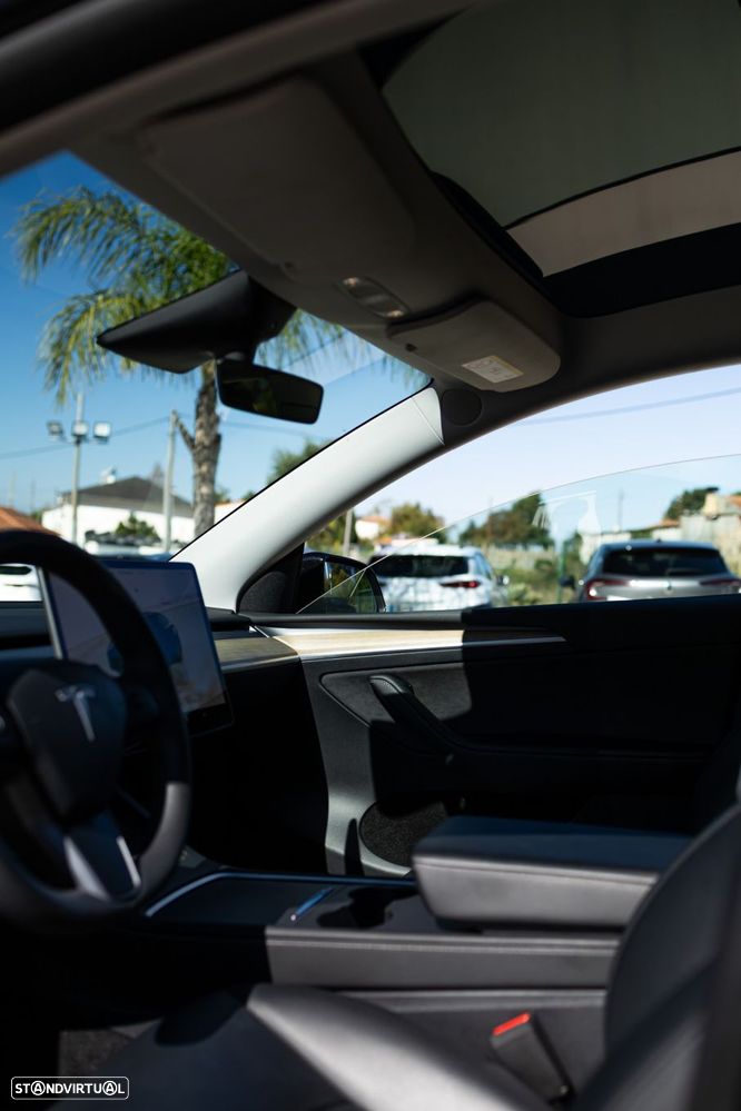 Tesla Model Y Standard RWD - 9