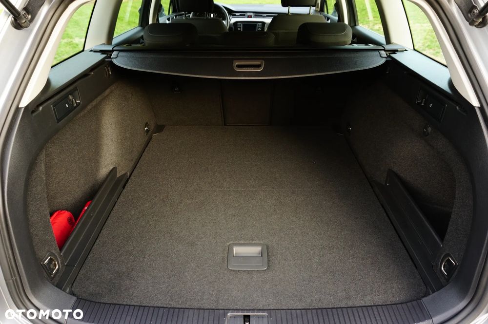 Volkswagen Passat Variant 1.5 TSI EVO Business DSG - 20