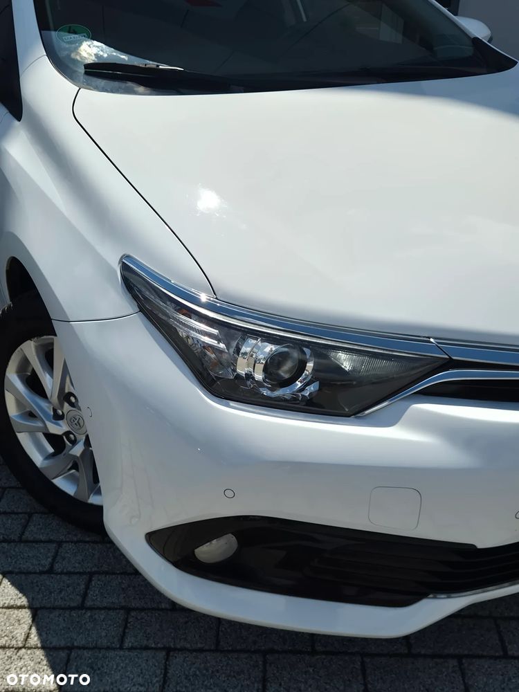 Toyota Auris 1.6 Premium - 8
