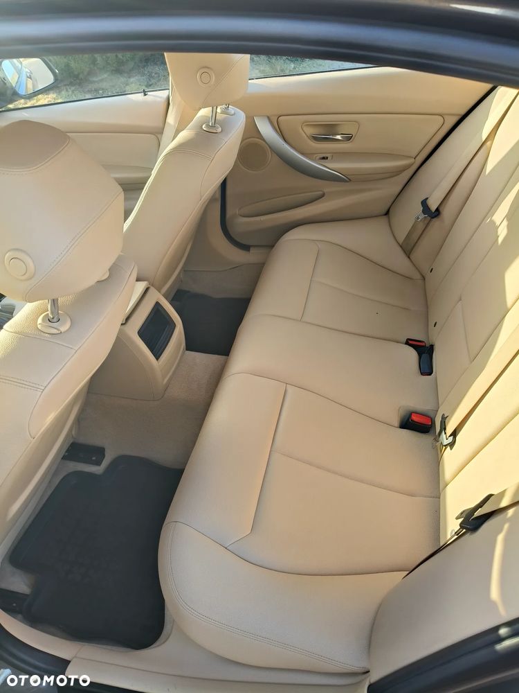 BMW Seria 3 316d - 13