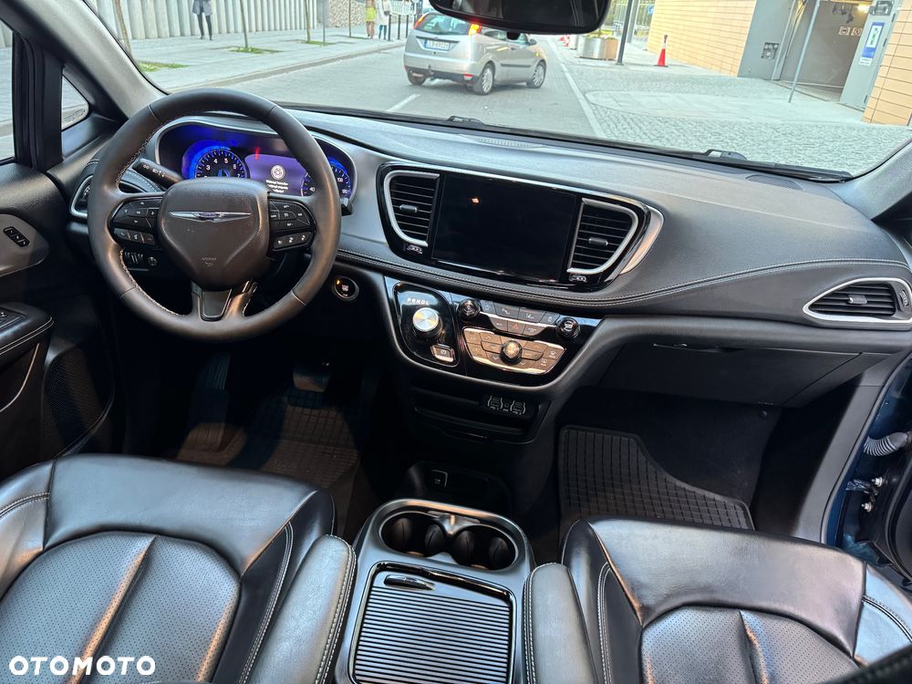 Chrysler Pacifica - 34