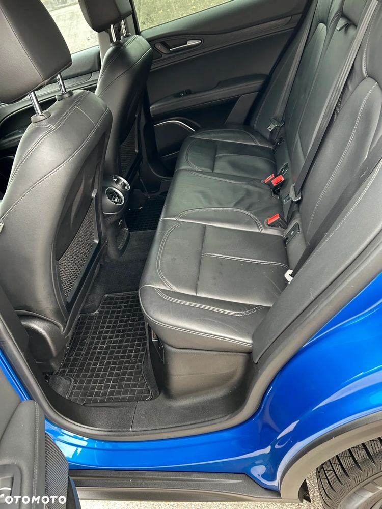 Alfa Romeo Stelvio 2.0 Turbo 16V AT8-Q4 Sprint - 4