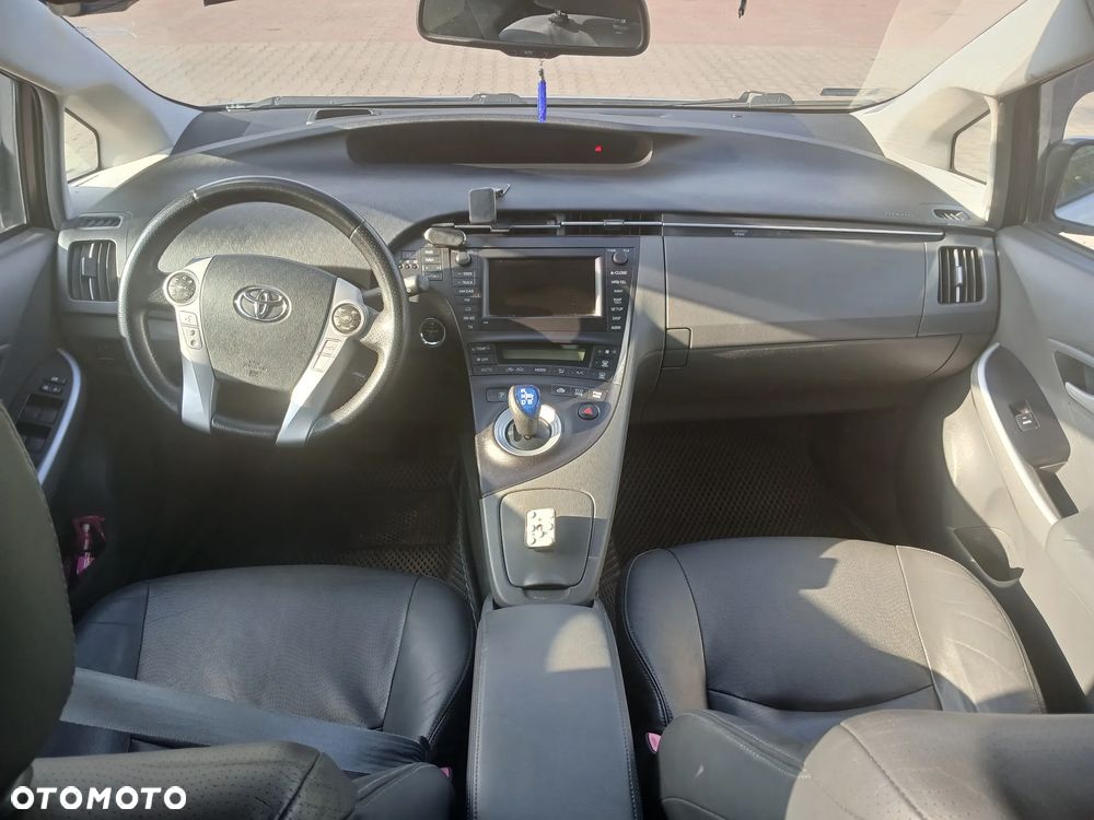 Toyota Prius (Hybrid) Executive - 10