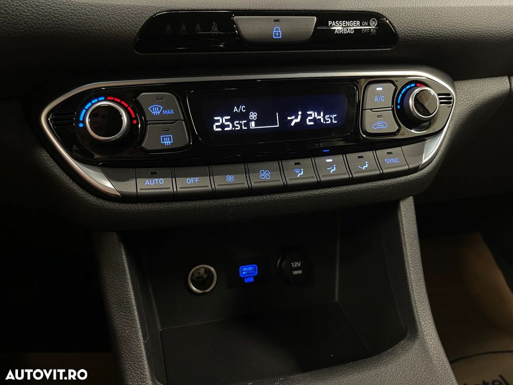 Hyundai i30 1.5 110CP M/T Highway - 17