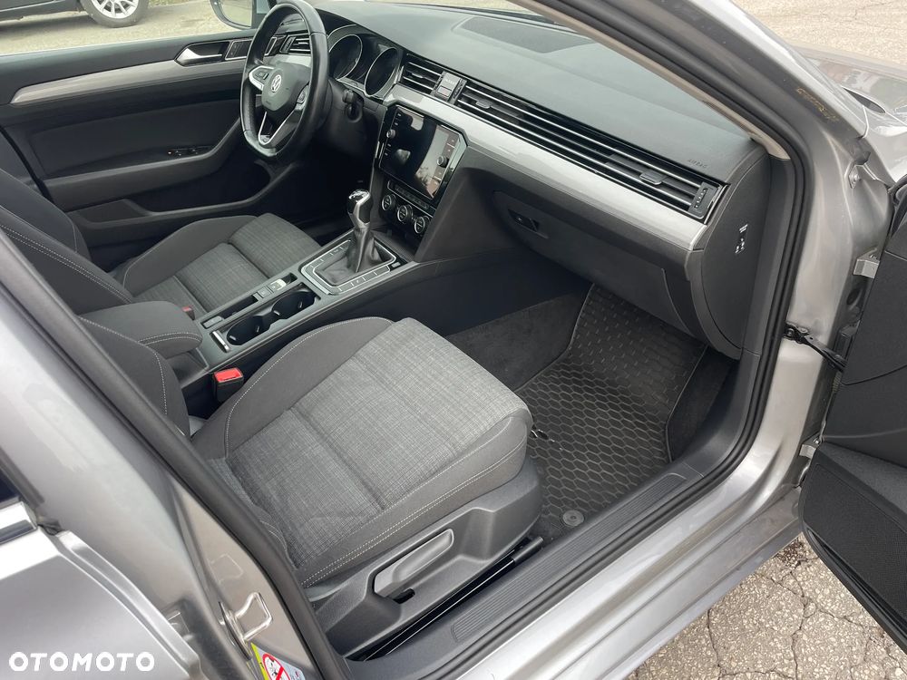 Volkswagen Passat 1.5 TSI EVO Business - 9