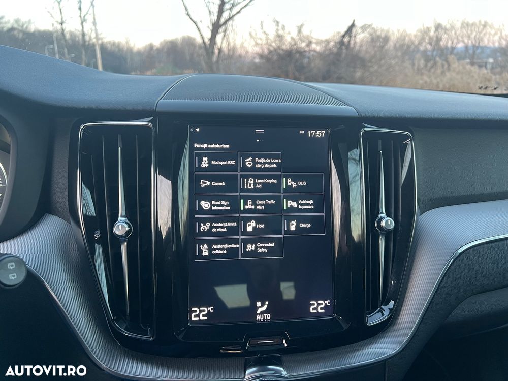 Volvo XC 60 T8 Twin Engine AWD R-Design - 32